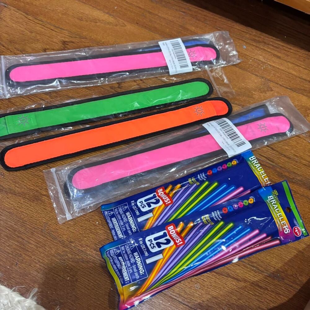 AMAZON Set Bundle Slap Band Glow in the Dark Glow Runners Fun Run Bracelets